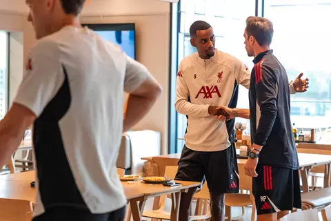 التقى بمدرب الأداء البدني.. كواليس اليوم الأول لإيزاك مع ليفربول